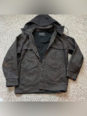 Filson hooded heavyweight jacket pockets men’s small cotton polyester *flaw*